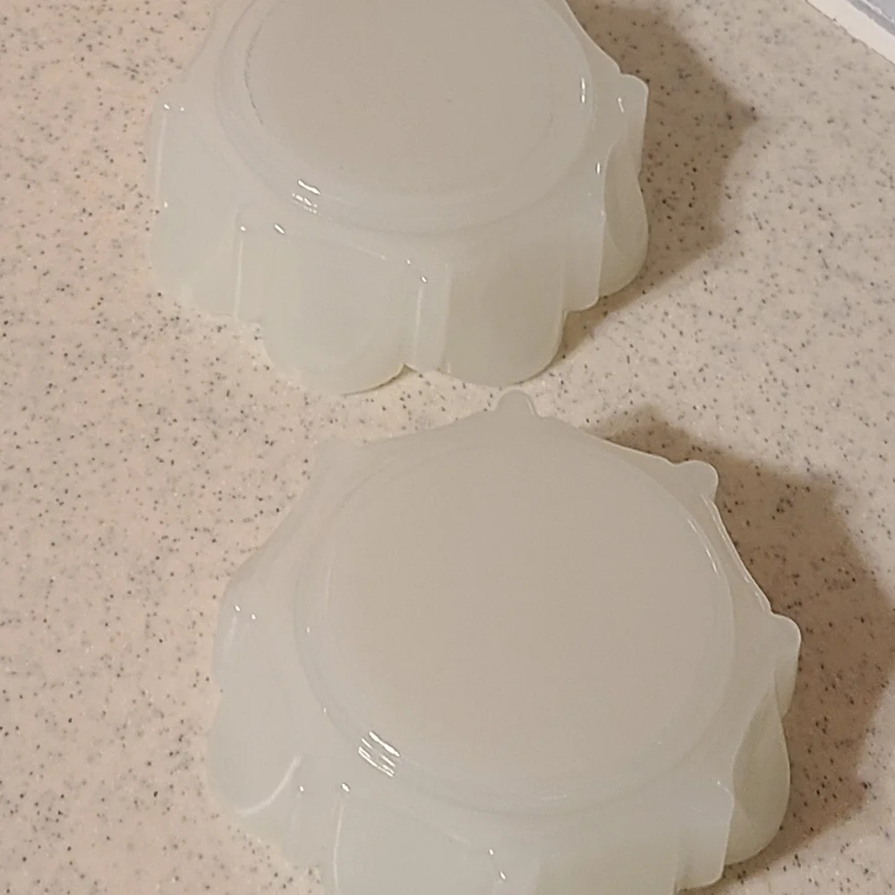 White Scalloped Glas.Ashtrays Set Of 2